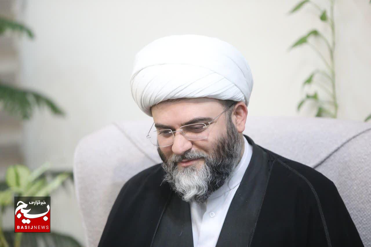 حضور نمایندگان رهبر معظم انقلاب در منازل جانبازان سرافراز دفاع مقدس ۱۲روزه