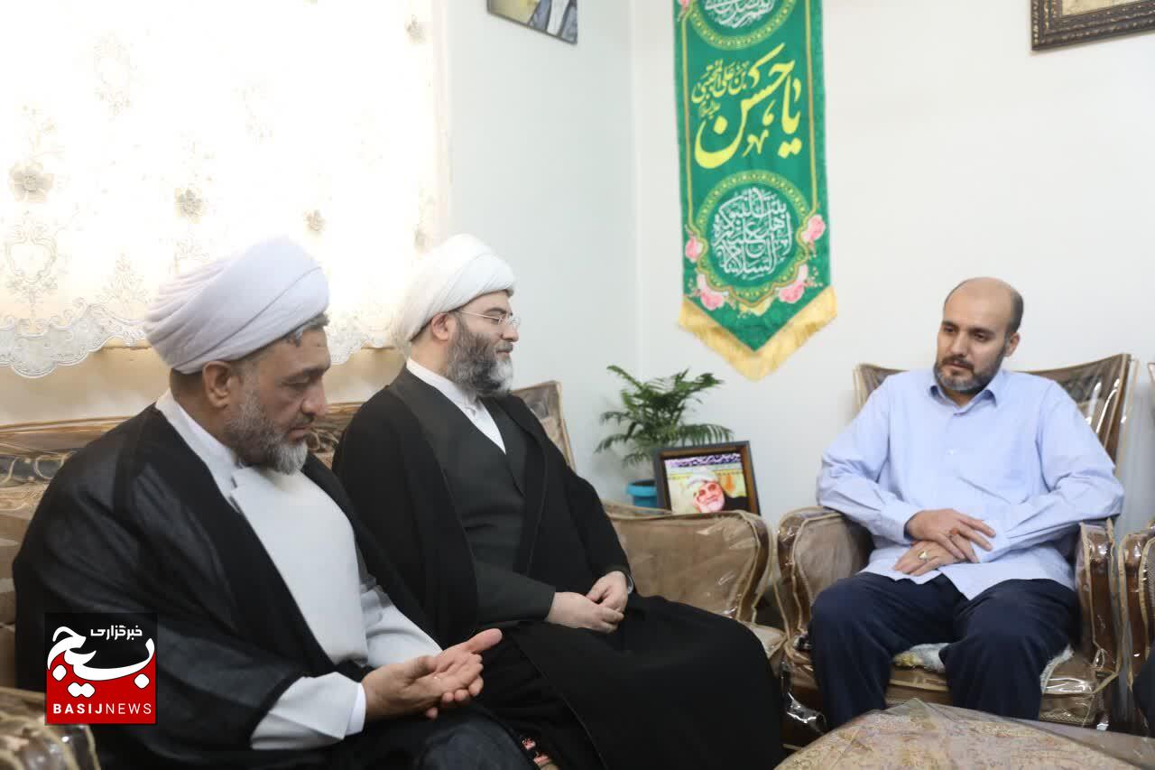 حضور نمایندگان رهبر معظم انقلاب در منازل جانبازان سرافراز دفاع مقدس ۱۲روزه