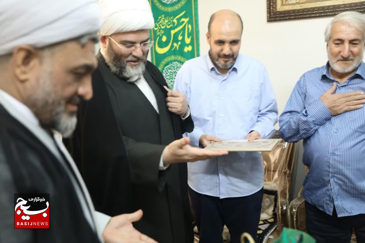 حضور نمایندگان رهبر معظم انقلاب در منازل جانبازان سرافراز دفاع مقدس ۱۲روزه