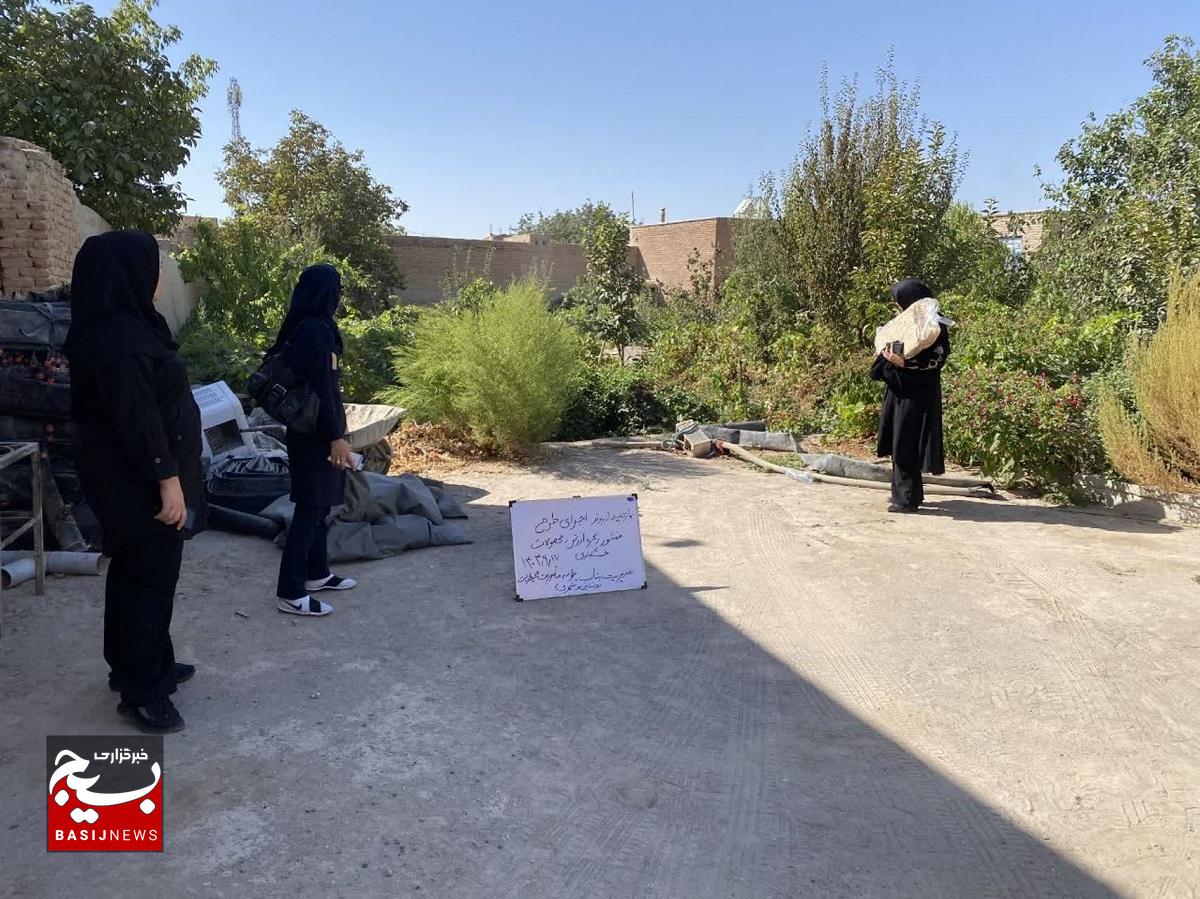 تلاش برای زندگی از رج رج گلیم بافی تا پاک کردن مشت مشت خشکبار تلاش برای زندگی از رج رج گلیم بافی تا پاک کردن مشت مشت خشکبار