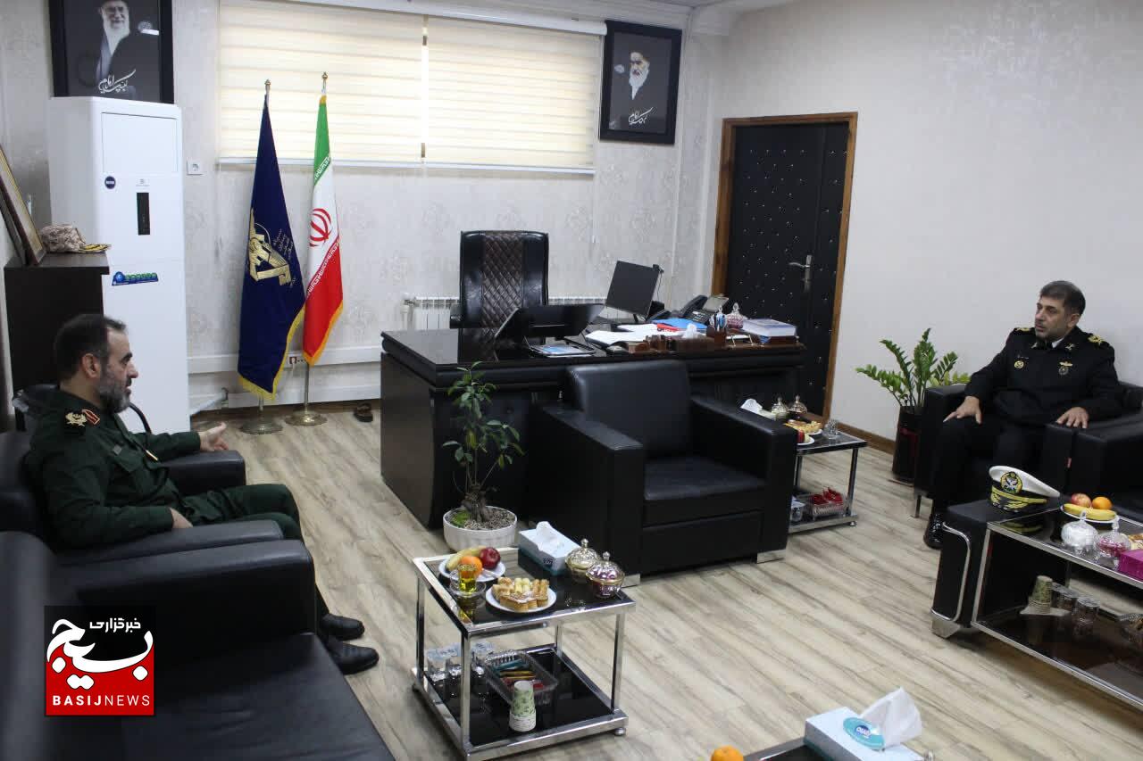 دیدار فرمانده منطقه چهارم نیروی دریایی ارتش با فرمانده سپاه قدس گیلان به مناسبت روز پاسدار دیدار فرمانده منطقه چهارم نیروی دریایی ارتش با فرمانده سپاه قدس گیلان به مناسبت روز پاسدار