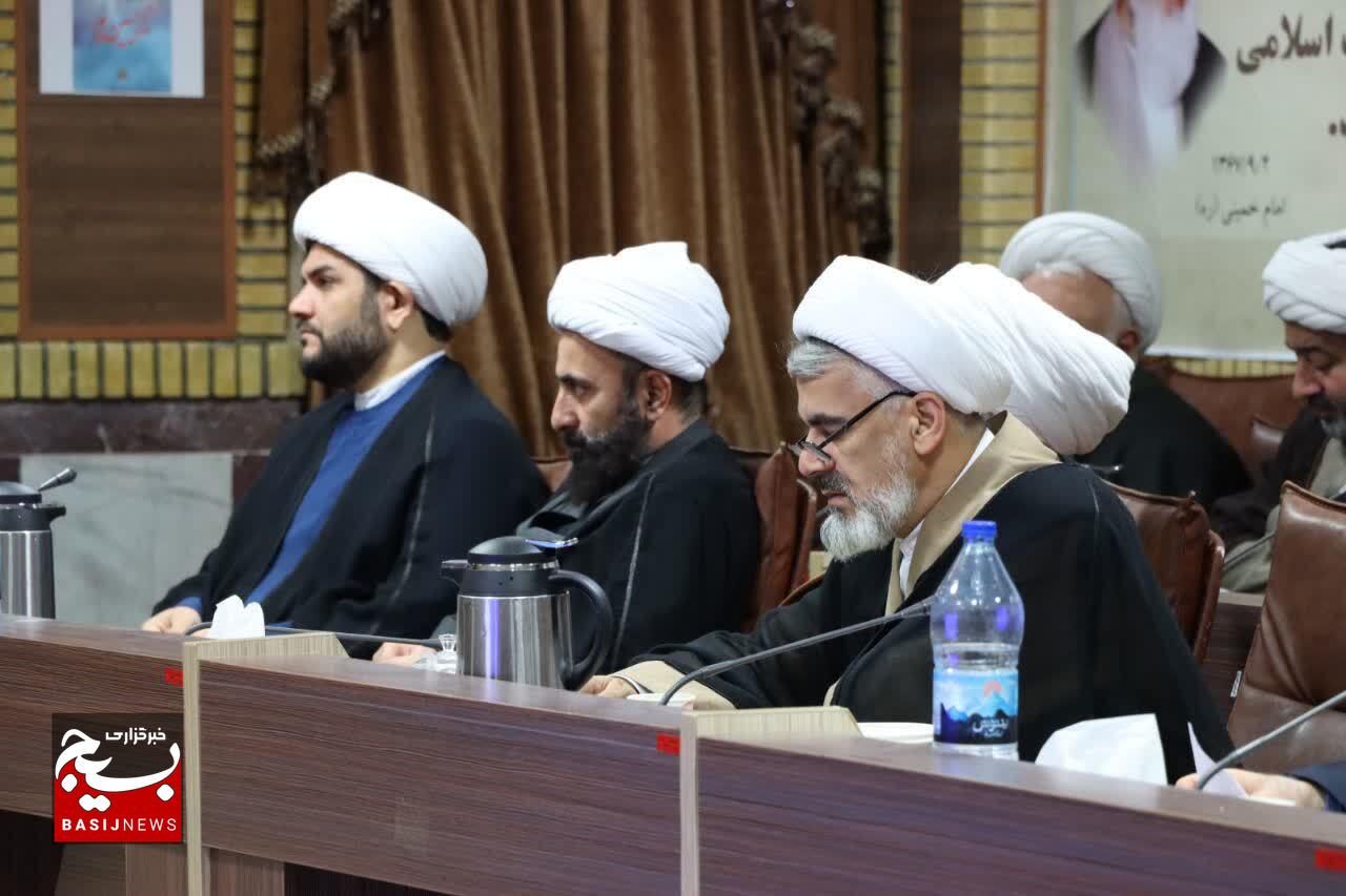 ایمان مردم، رمز مقاومت و ایستادگی در برابر توطئهها است ایمان مردم، رمز مقاومت و ایستادگی در برابر توطئهها است