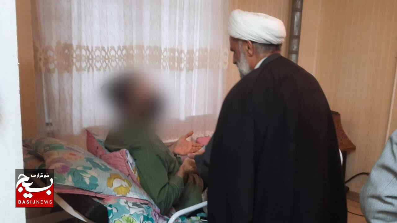 دیدار مسئول دفتر نمایندگی ولی فقیه در سپاه قدس گیلان با خانواده شهید مدافع امنیت وطن و جانباز حمله تروریستی در رشت دیدار مسئول دفتر نمایندگی ولی فقیه در سپاه قدس گیلان با خانواده شهید مدافع امنیت وطن و جانباز حمله تروریستی در رشت