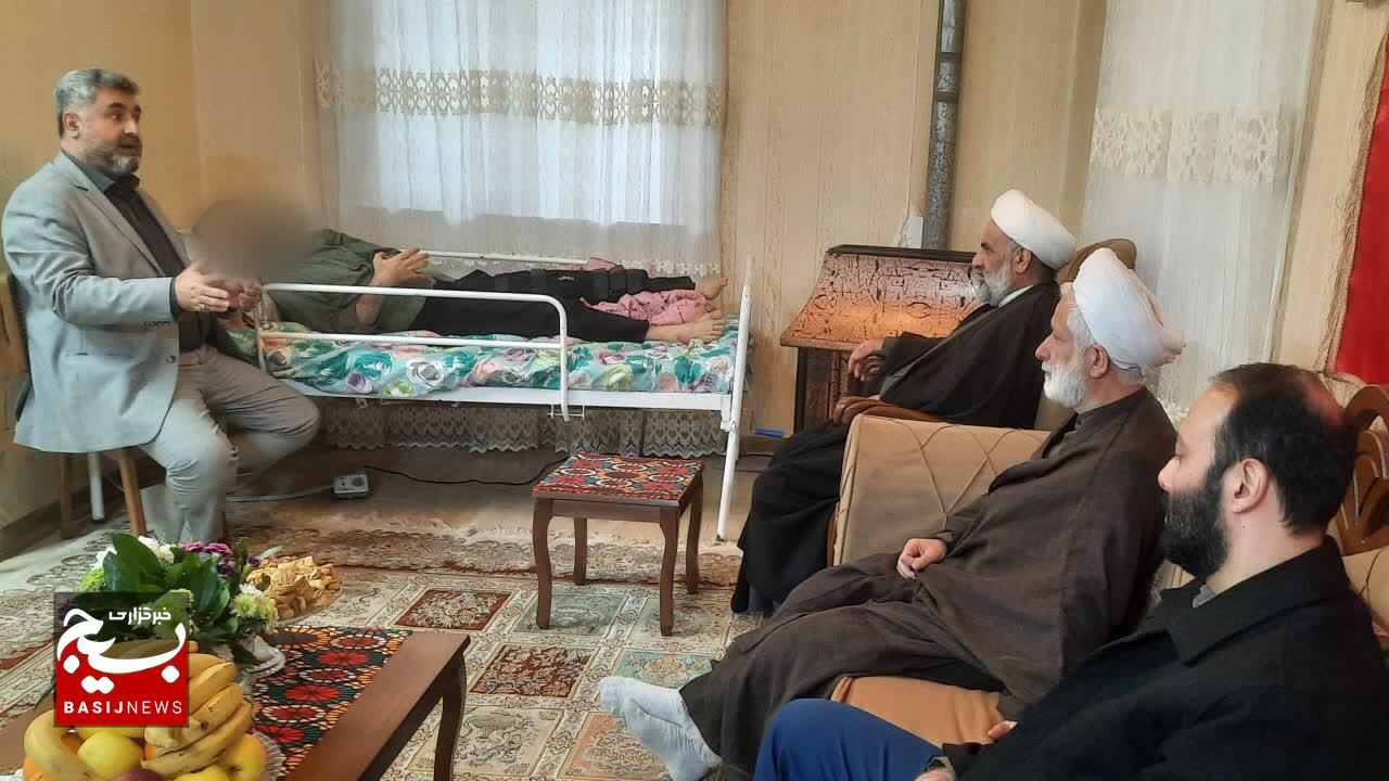 دیدار مسئول دفتر نمایندگی ولی فقیه در سپاه قدس گیلان با خانواده شهید مدافع امنیت وطن و جانباز حمله تروریستی در رشت دیدار مسئول دفتر نمایندگی ولی فقیه در سپاه قدس گیلان با خانواده شهید مدافع امنیت وطن و جانباز حمله تروریستی در رشت