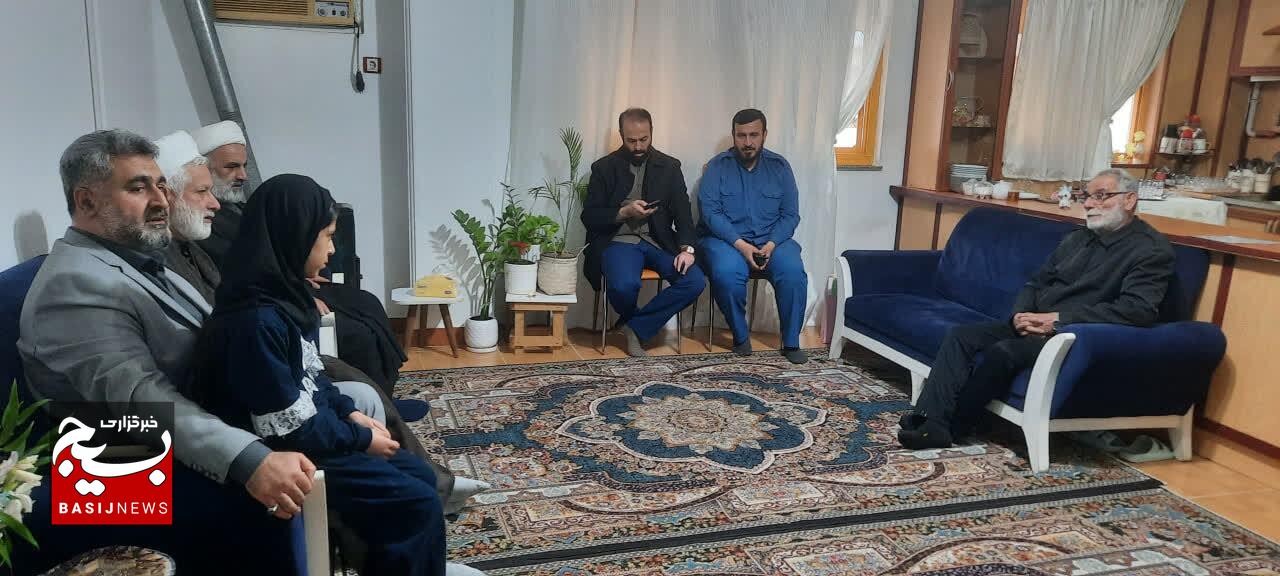 دیدار مسئول دفتر نمایندگی ولی فقیه در سپاه قدس گیلان با خانواده شهید مدافع امنیت وطن و جانباز حمله تروریستی در رشت دیدار مسئول دفتر نمایندگی ولی فقیه در سپاه قدس گیلان با خانواده شهید مدافع امنیت وطن و جانباز حمله تروریستی در رشت