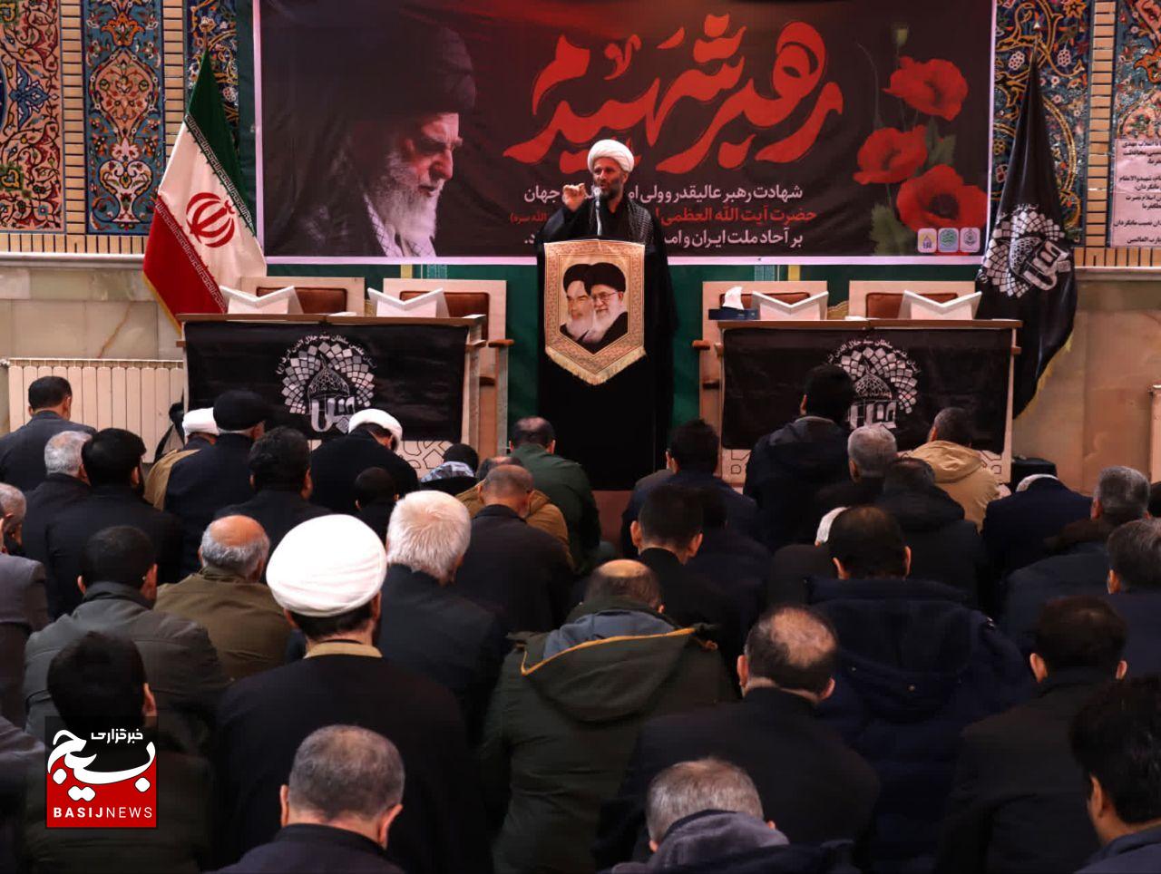 دلهایی که با ایمان و بصیرت بیش از هر قدمی به میدان می رسند دلهایی که با ایمان و بصیرت بیش از هر قدمی به میدان می رسند