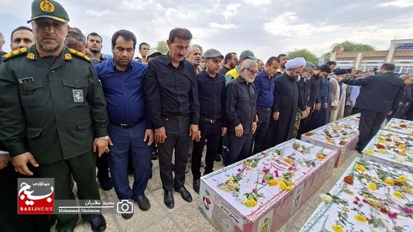 تشییع پیکر شهدای پدافند هوایی سیراف در کنگان؛ روایت صلابت و اشک تشییع پیکر شهدای پدافند هوایی سیراف در کنگان؛ روایت صلابت و اشک