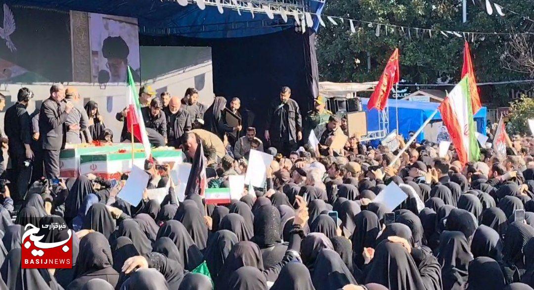 بدرقه شهدای گیلانی بر دستان مردم قدرشناس رشت بدرقه شهدای گیلانی بر دستان مردم قدرشناس رشت
