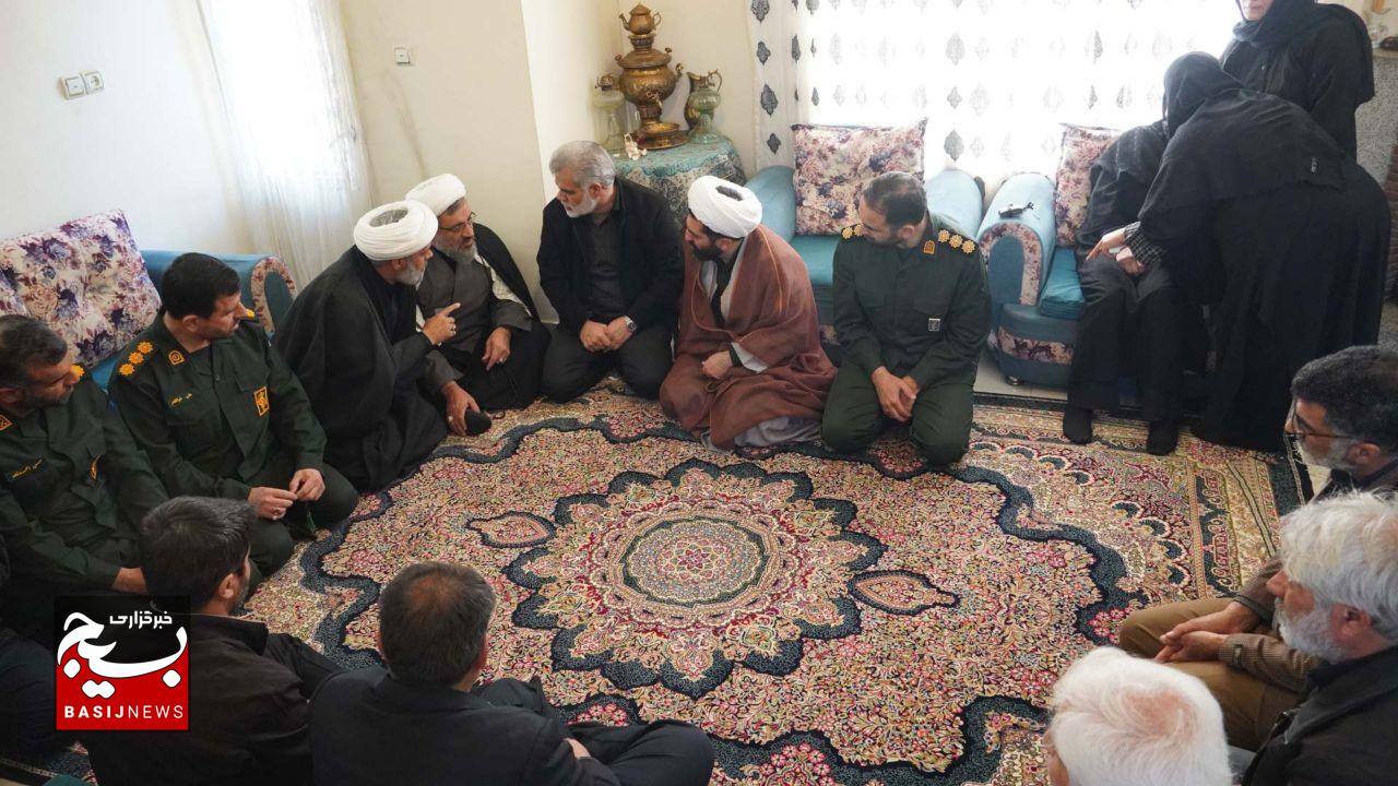 اعلام خبر شهادت دو بسیجی از قاب دوربین اعلام خبر شهادت دو بسیجی از قاب دوربین