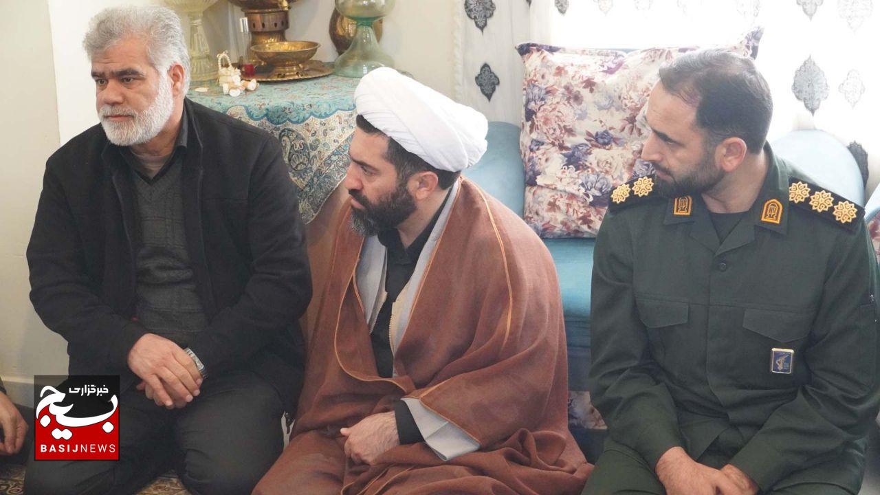 اعلام خبر شهادت دو بسیجی از قاب دوربین اعلام خبر شهادت دو بسیجی از قاب دوربین