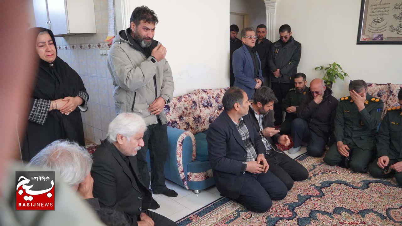 اعلام خبر شهادت دو بسیجی از قاب دوربین اعلام خبر شهادت دو بسیجی از قاب دوربین