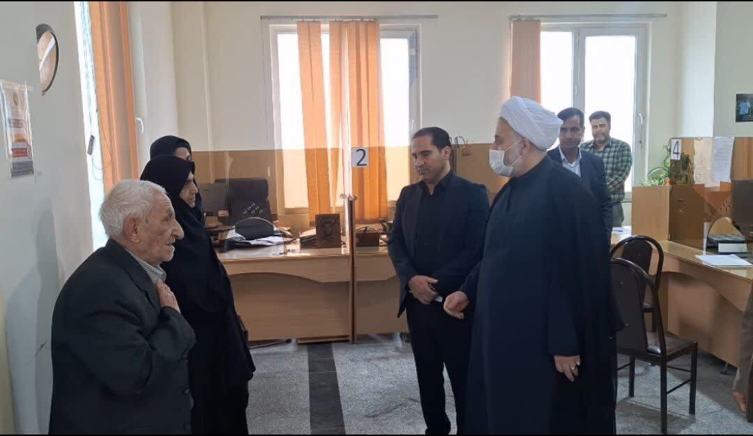 بازدید رئیس کل دادگستری لرستان از مراکز قضایی مرکز استان؛ مردم نگران اوقات رسیدگی نباشند بازدید رئیس کل دادگستری لرستان از مراکز قضایی مرکز استان؛ مردم نگران اوقات رسیدگی نباشند