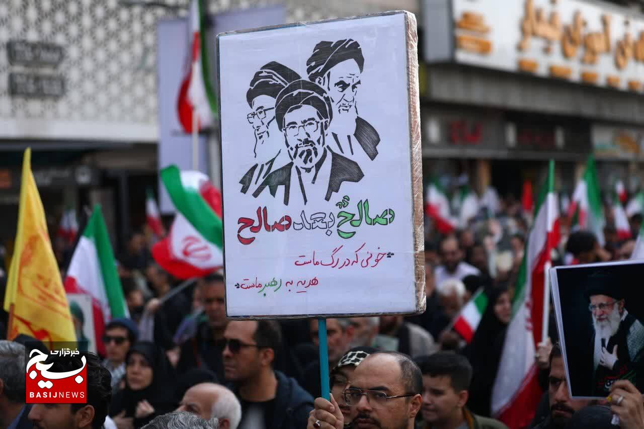 تشییع باشکوه پیکرهای مطهر شهیدان سلیمانی، لاریجانی و دریادلان ناوشکن دنا