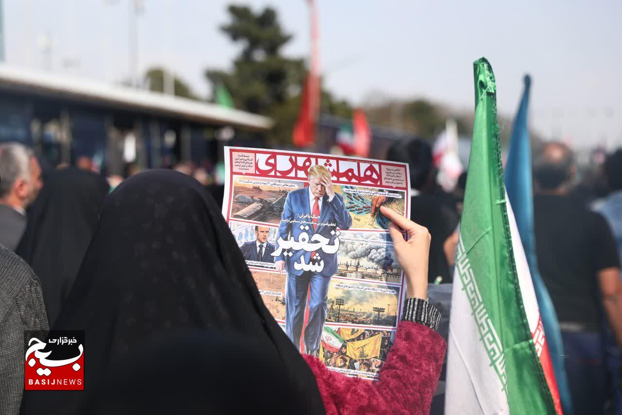 تشییع باشکوه پیکرهای مطهر شهیدان سلیمانی، لاریجانی و دریادلان ناوشکن دنا