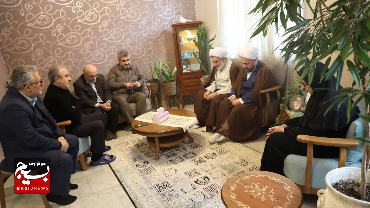 دیدار نماینده ولی فقیه در گیلان با خانواده شهید دهههشتادی امیرعلی لطیفی دیدار نماینده ولی فقیه در گیلان با خانواده شهید دهههشتادی امیرعلی لطیفی