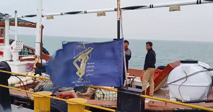 انتقال ۲۰ هزار لیتر آب شرب به جزیره بونه با همت بسیج دریایی هندیجان