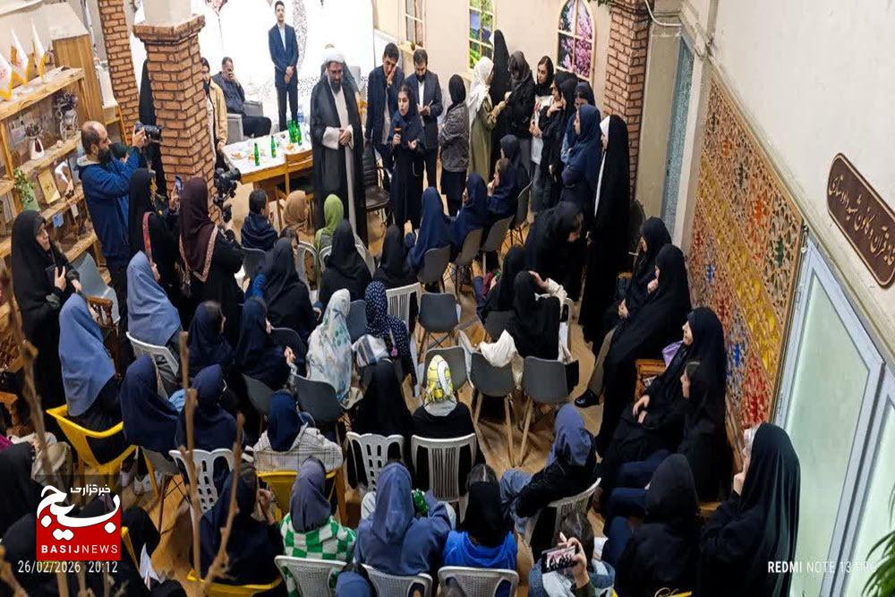 دختران نوجوان همدان، پای گفتگوی رودررو با نماینده ولیفقیه در استان دختران نوجوان همدان، پای گفتگوی رودررو با نماینده ولیفقیه در استان