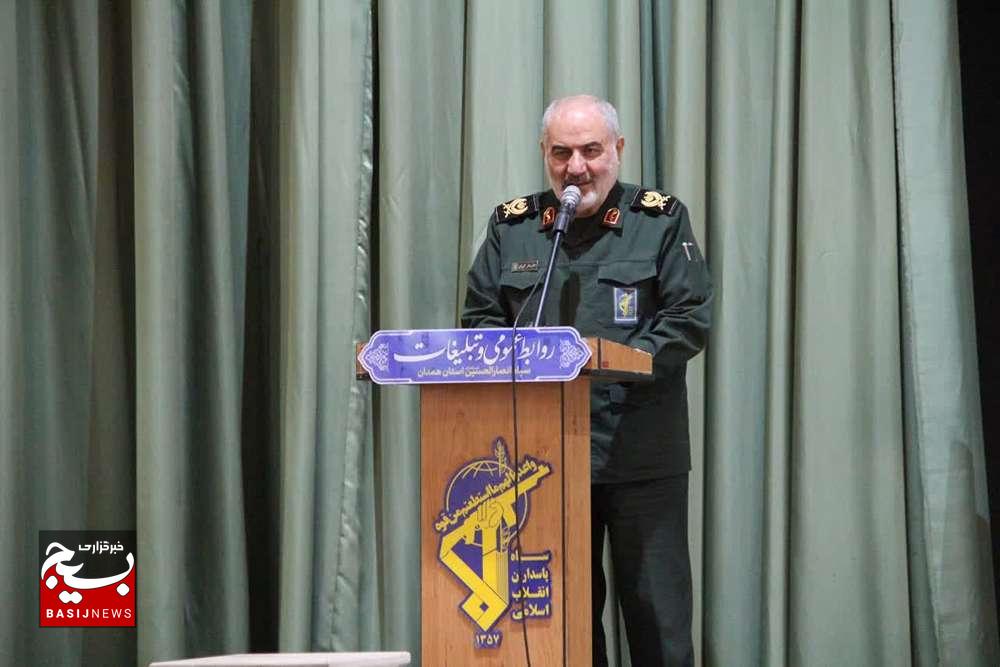 شهید مطهری نقشی اساسی در مدیریت فکری انقلاب اسلامی ایفا کرد