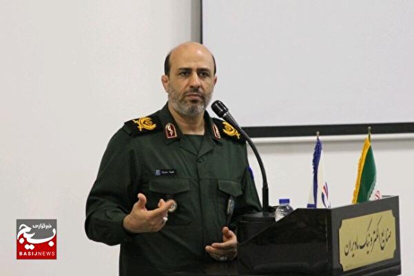 ایران سرزمین فرصت‌های طلایی است /دشمن درصدد القاء روحیه ناامیدی و تحقیر در جامعه ما است