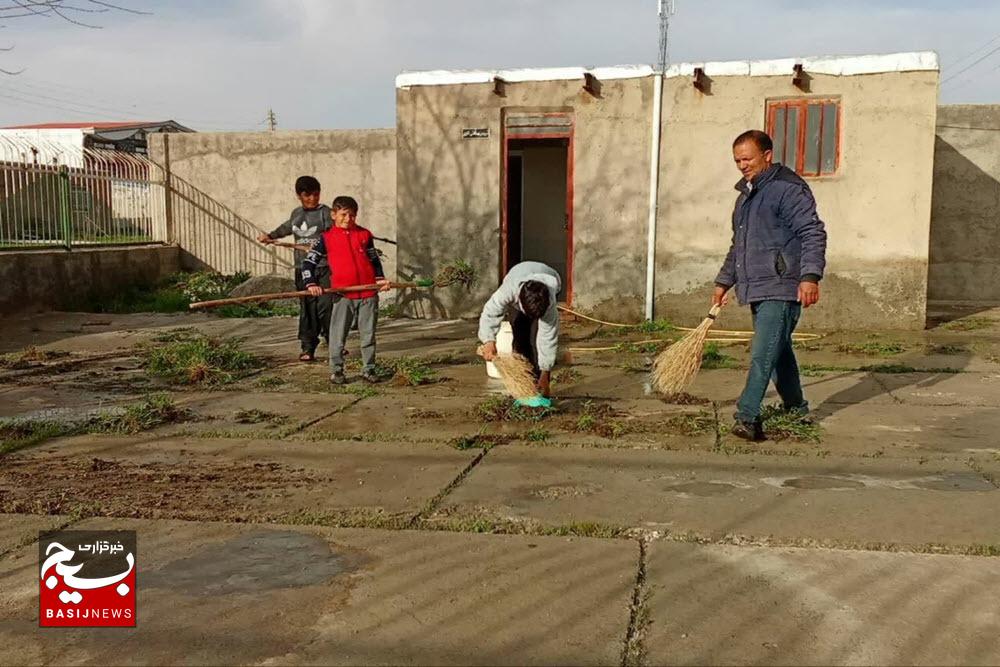 خانه خدا را با دستهای خود آراستیم خانه خدا را با دستهای خود آراستیم