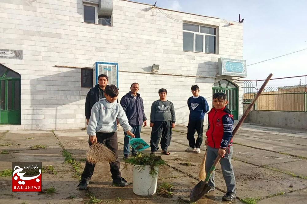 خانه خدا را با دستهای خود آراستیم خانه خدا را با دستهای خود آراستیم
