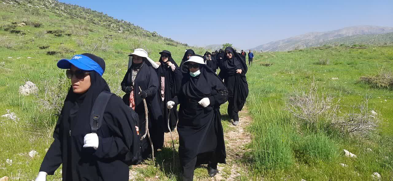 کوهنوردی کارکنان خواهر شاغل درسپاه فتح + ( فیلم و تصاویر)