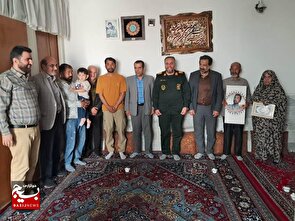 دیدار فرمانده لشکر عملیاتی ۱۰ حضرت سیدالشهدا (ع)، با خانواده شهدای مدافع حرم تیپ فاطمیون