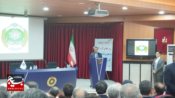 آیین بزرگداشت روز جهانی کارگر در زنجان برگزار شد آیین بزرگداشت روز جهانی کارگر در زنجان برگزار شد