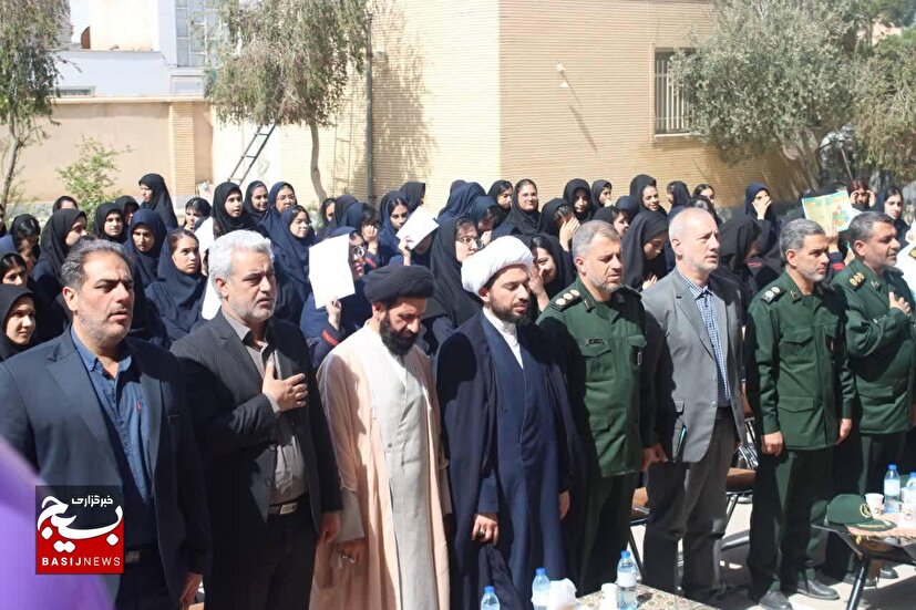 تجلیل از معلمان مدرسه هاجر گرمسار +تصاویر