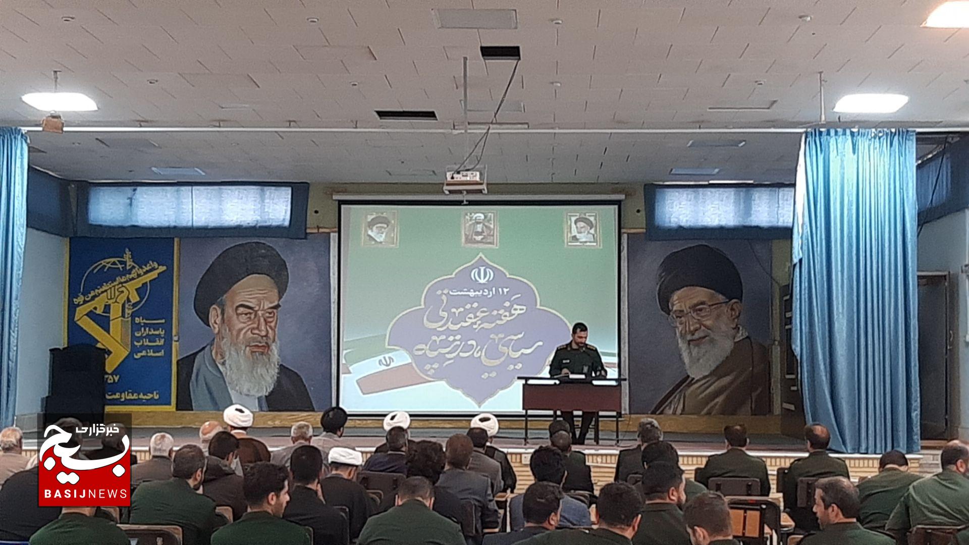 شهید مطهری؛ نماد حکمت، توازن و جامعیت در تربیت اسلامی است شهید مطهری؛ نماد حکمت، توازن و جامعیت در تربیت اسلامی است