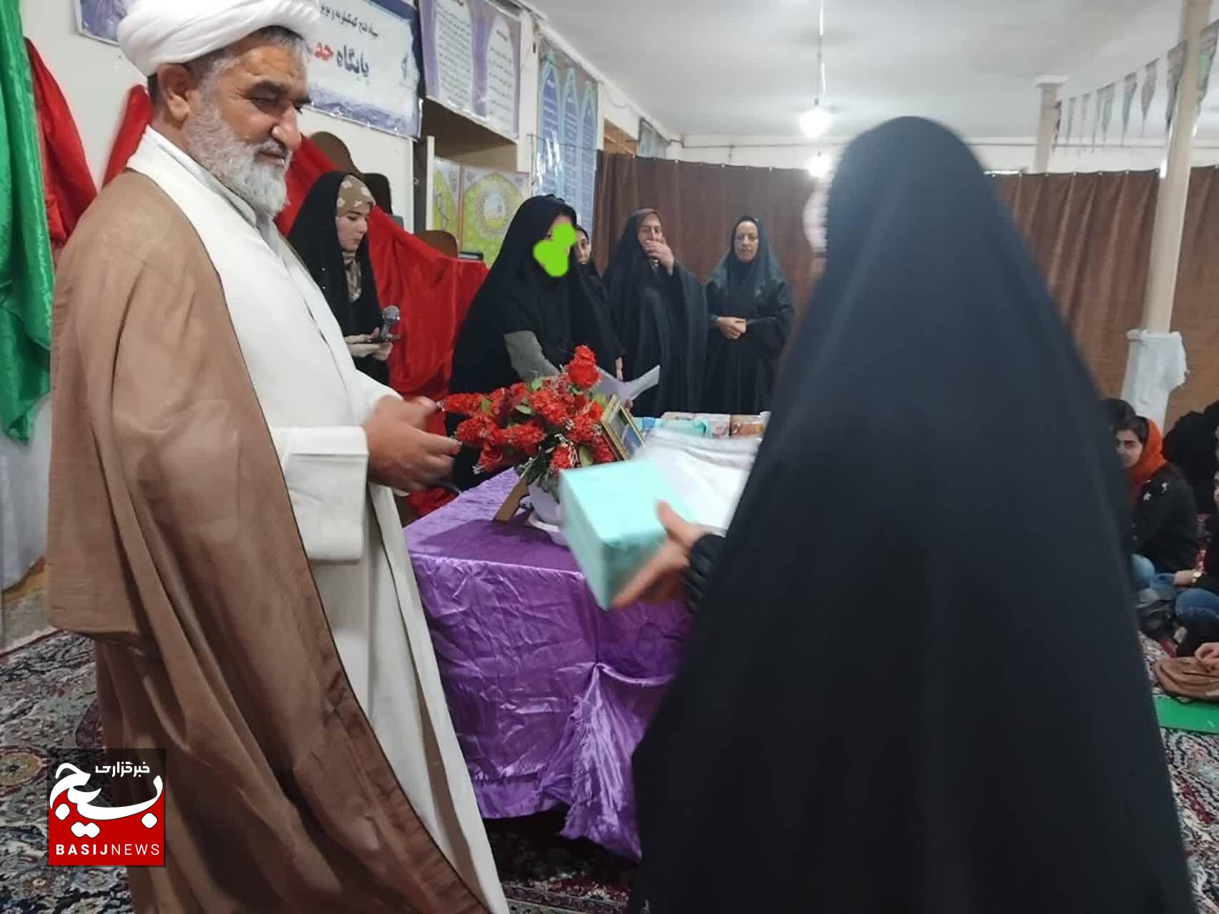 تجلیل از معلمان بسیجی روستای سرآبتاوه