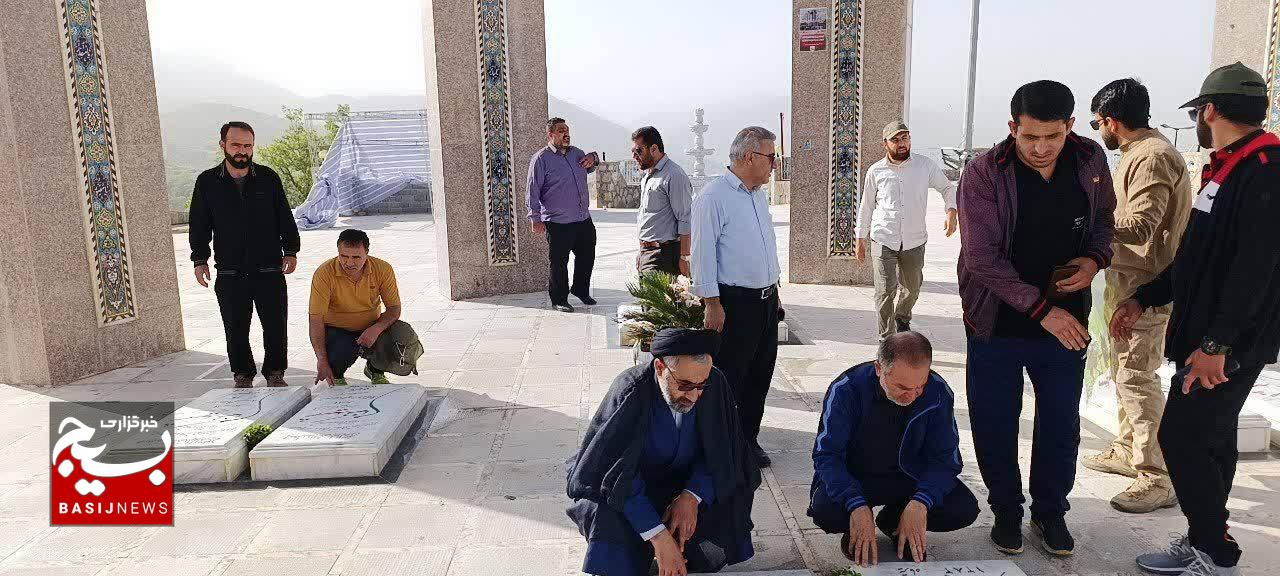 کوهپیمایی و تجدید میثاق کارکنان بسیج عشایر استان با شهدای گمنام