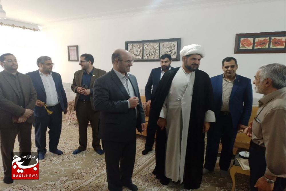 دیدار رئیس کل دادگستری استان همدان با خانواده شهدا در شهر فیروزان