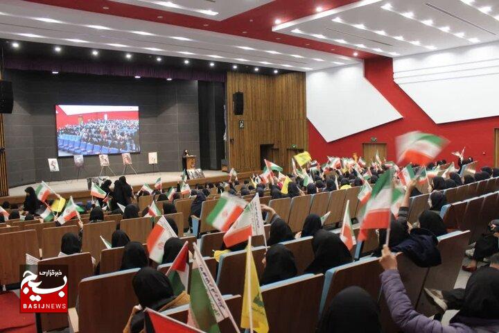روایتی از حضور ۳ هزار دانش آموز رشتی در باغ موزه دفاع مقدس روایتی از حضور ۳ هزار دانش آموز رشتی در باغ موزه دفاع مقدس