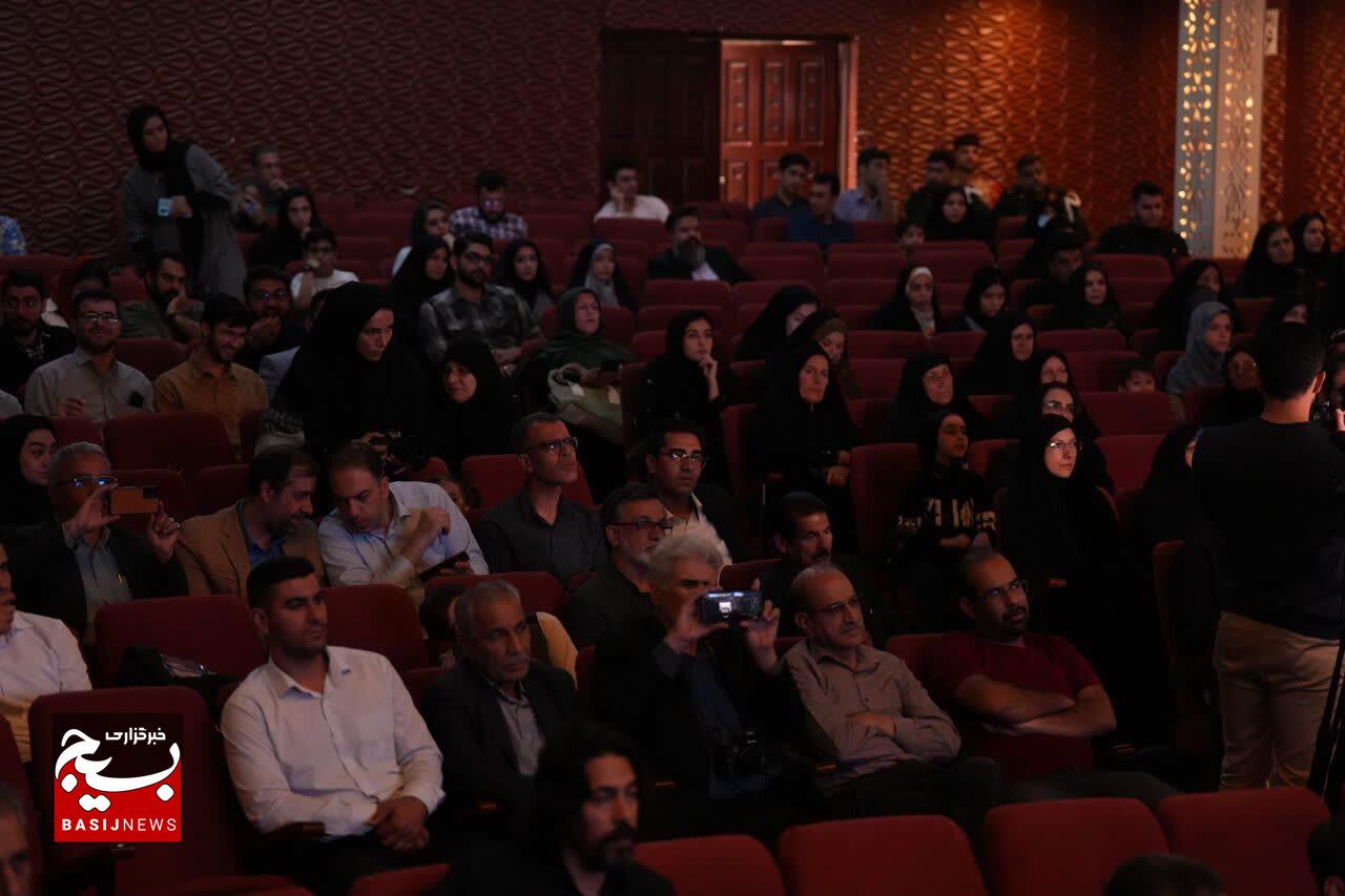برگزاری آیین تجلیل از هنرمندان بسیجی افتخارآفرین لرستان در جشنواره های مختلف هنری سال ۱۴۰۳ برگزاری آیین تجلیل از هنرمندان بسیجی افتخارآفرین لرستان در جشنواره های مختلف هنری سال ۱۴۰۳
