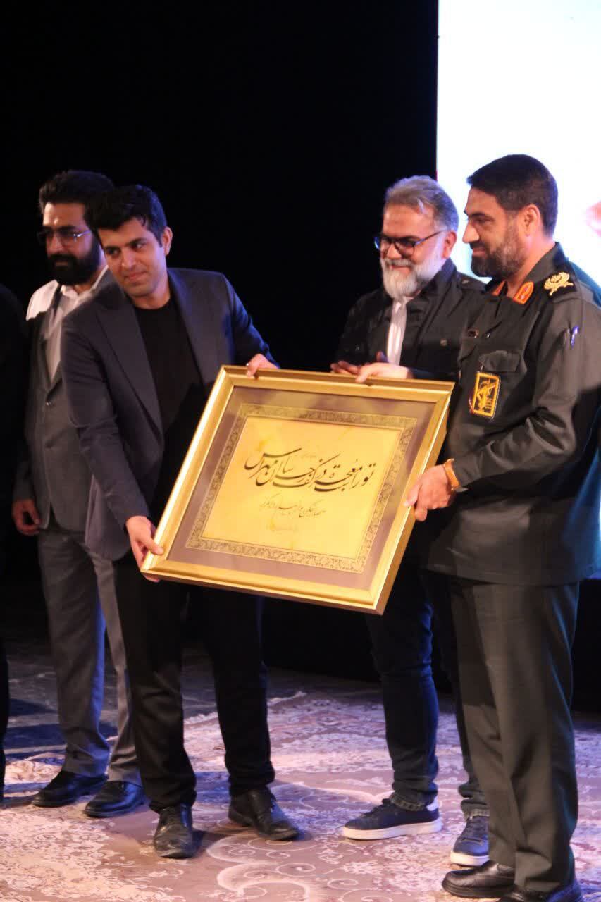 برگزاری آیین تجلیل از هنرمندان بسیجی افتخارآفرین لرستان در جشنواره های مختلف هنری سال ۱۴۰۳ برگزاری آیین تجلیل از هنرمندان بسیجی افتخارآفرین لرستان در جشنواره های مختلف هنری سال ۱۴۰۳