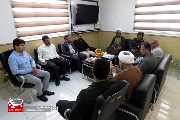 تجلیل رئیس شورا و شهردار کنگان از فرمانده سپاه کنگان تجلیل رئیس شورا و شهردار کنگان از فرمانده سپاه کنگان