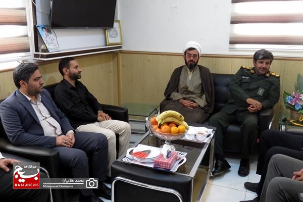 تجلیل رئیس شورا و شهردار کنگان از فرمانده سپاه کنگان تجلیل رئیس شورا و شهردار کنگان از فرمانده سپاه کنگان