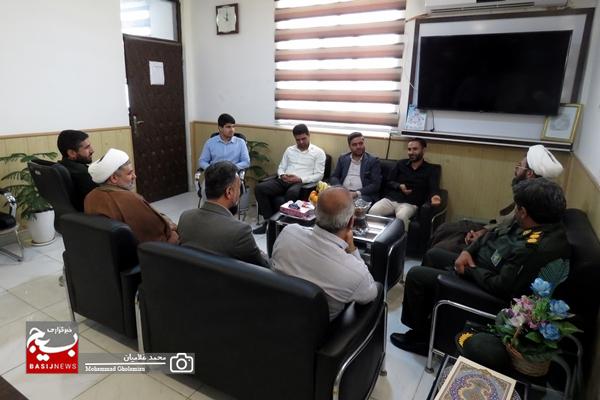تجلیل رئیس شورا و شهردار کنگان از فرمانده سپاه کنگان تجلیل رئیس شورا و شهردار کنگان از فرمانده سپاه کنگان