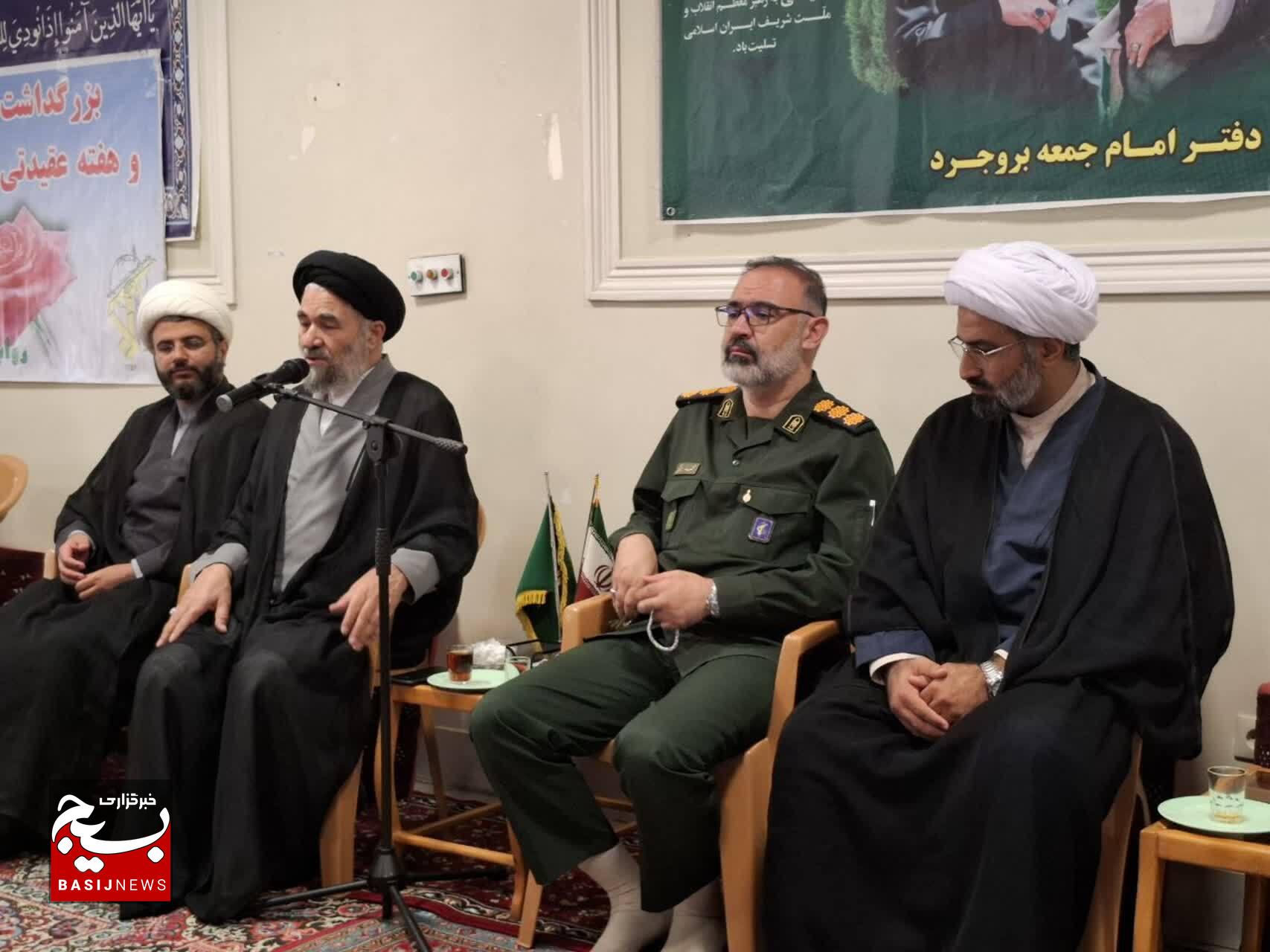 بیان مسائل عمیق عقیدتی برای بصیرت در جامعه ضروری است 