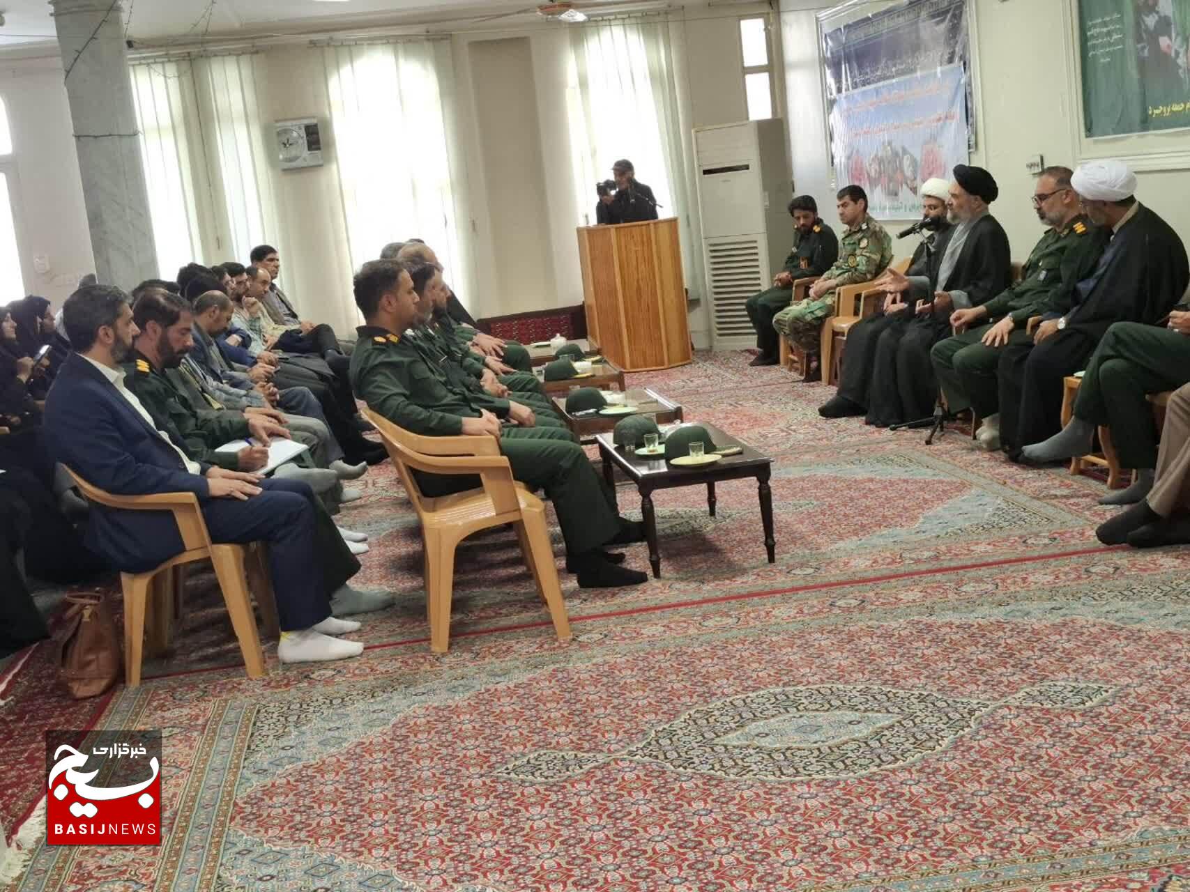 بیان مسائل عمیق عقیدتی برای بصیرت در جامعه ضروری است 