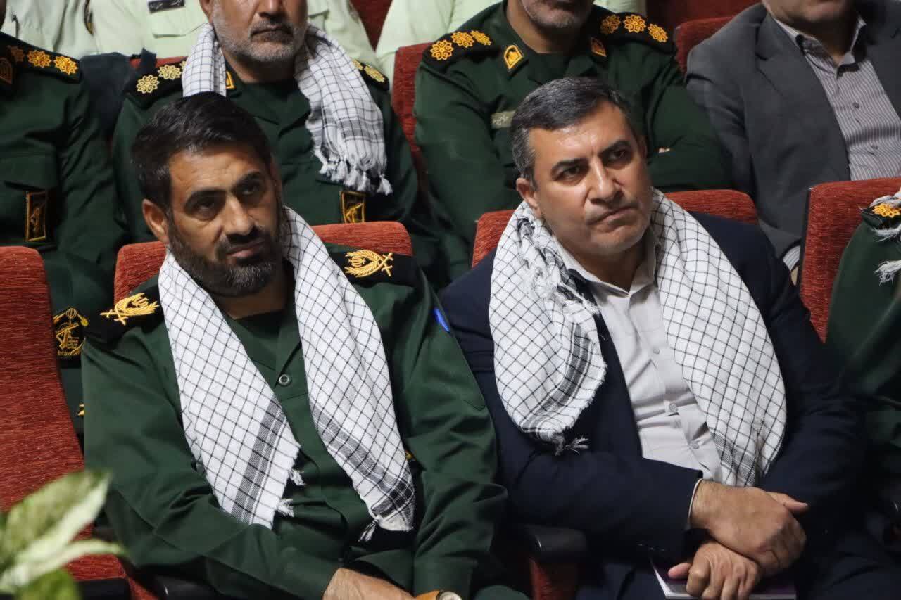 کارگران رزمندگان جبهه تولید و شهدا الگوی خدمت هستند کارگران رزمندگان جبهه تولید و شهدا الگوی خدمت هستند