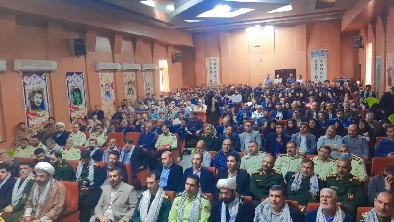 کارگران رزمندگان جبهه تولید و شهدا الگوی خدمت هستند کارگران رزمندگان جبهه تولید و شهدا الگوی خدمت هستند
