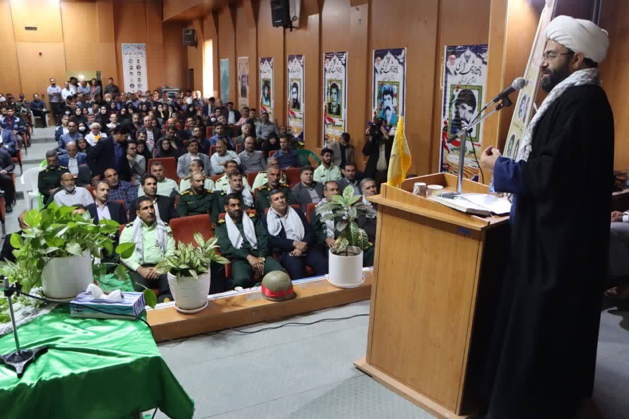 کارگران رزمندگان جبهه تولید و شهدا الگوی خدمت هستند کارگران رزمندگان جبهه تولید و شهدا الگوی خدمت هستند