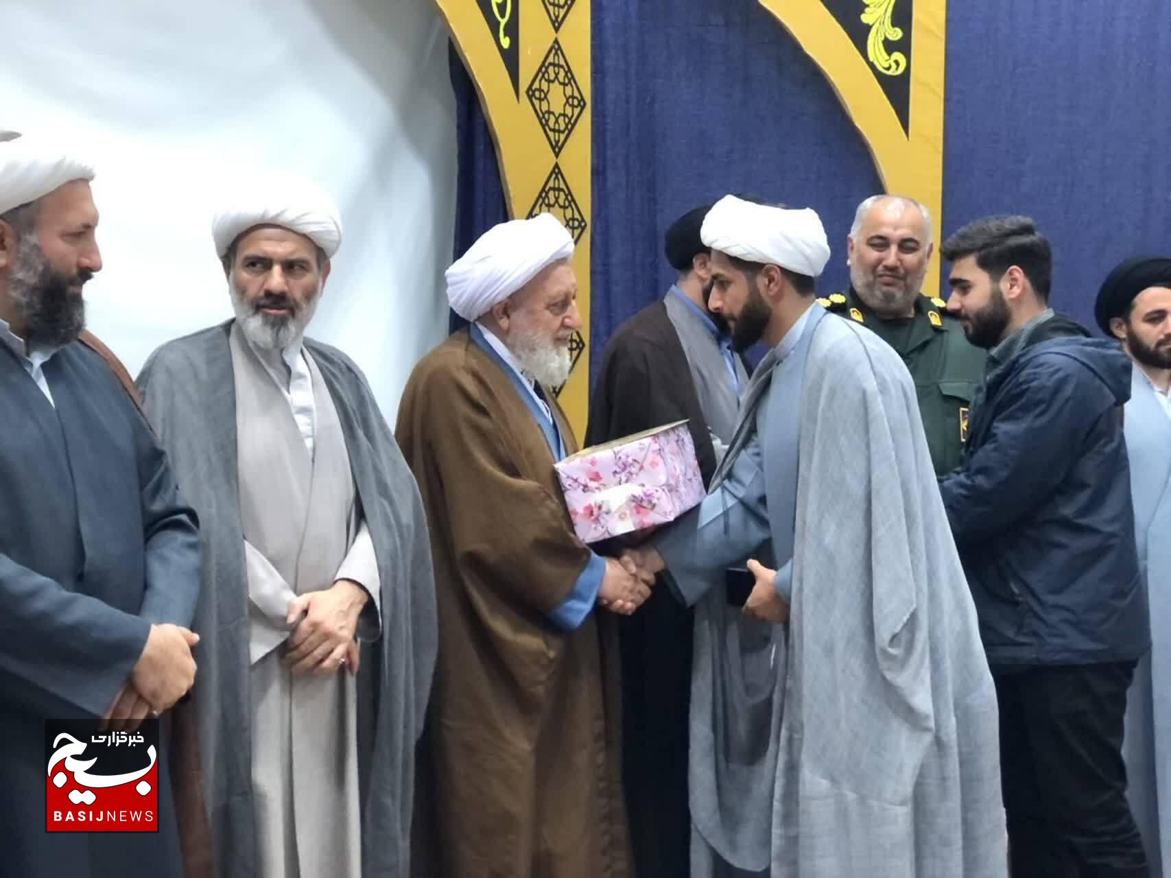تجلیل از مربیان عقیدتی و هادیان سیاسی در سپاه ناحیه آستارا تجلیل از مربیان عقیدتی و هادیان سیاسی در سپاه ناحیه آستارا