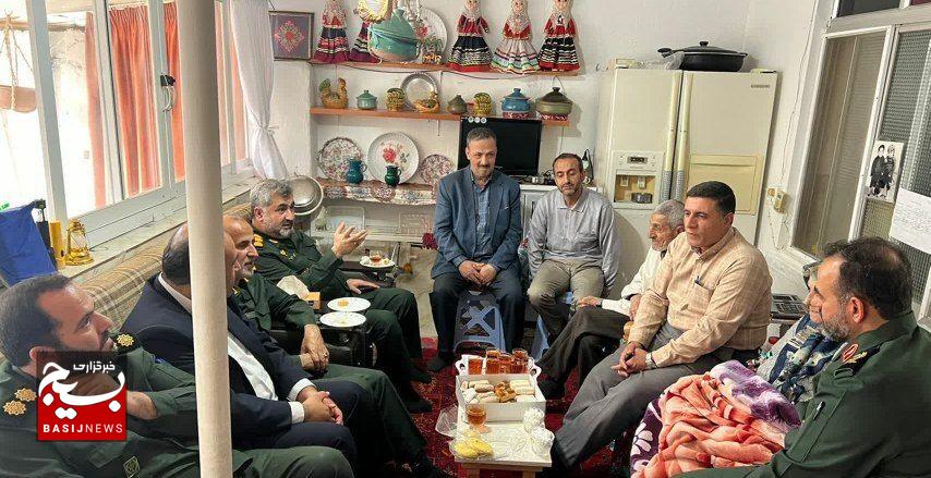 دیدار فرمانده سپاه قدس گیلان با خانواده شهیدان شعبانی در لنگرود دیدار فرمانده سپاه قدس گیلان با خانواده شهیدان شعبانی در لنگرود