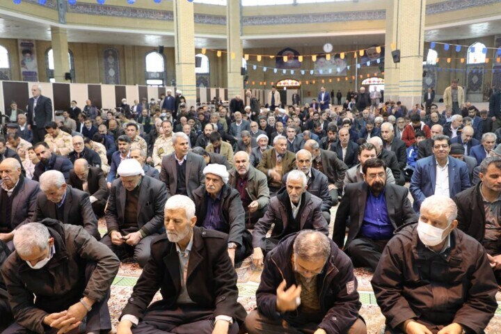 امام جمعه ایلام: حل مشکلات استانها با تفویض اختیار به استانداران ممکن است امام جمعه ایلام: حل مشکلات استانها با تفویض اختیار به استانداران ممکن است
