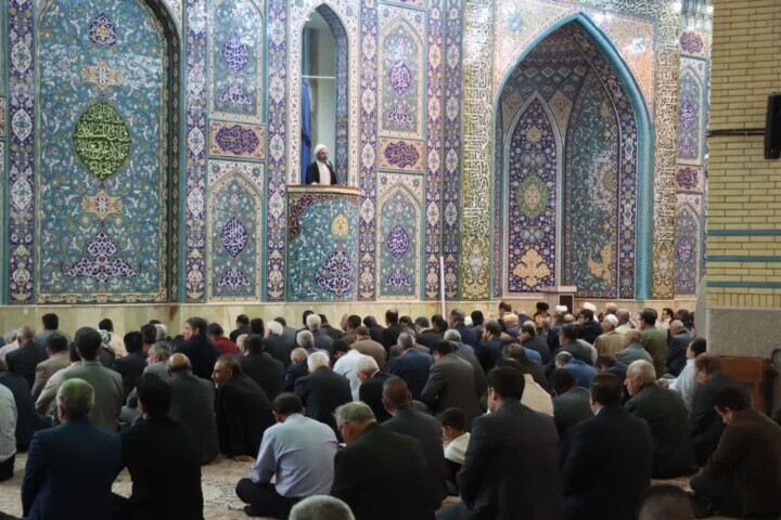 امام جمعه ایلام: حل مشکلات استانها با تفویض اختیار به استانداران ممکن است امام جمعه ایلام: حل مشکلات استانها با تفویض اختیار به استانداران ممکن است