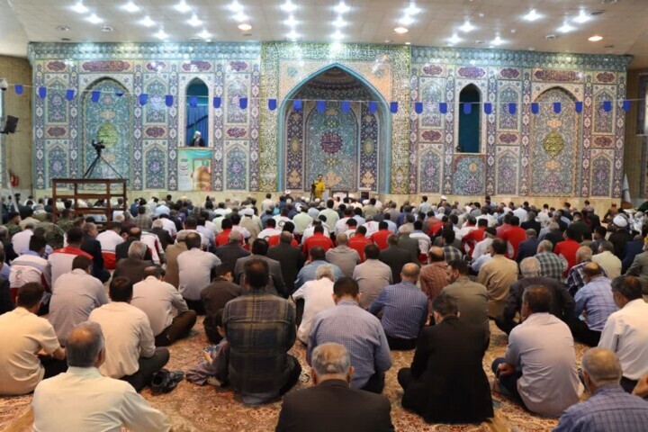 امام جمعه ایلام: حل مشکلات استانها با تفویض اختیار به استانداران ممکن است امام جمعه ایلام: حل مشکلات استانها با تفویض اختیار به استانداران ممکن است
