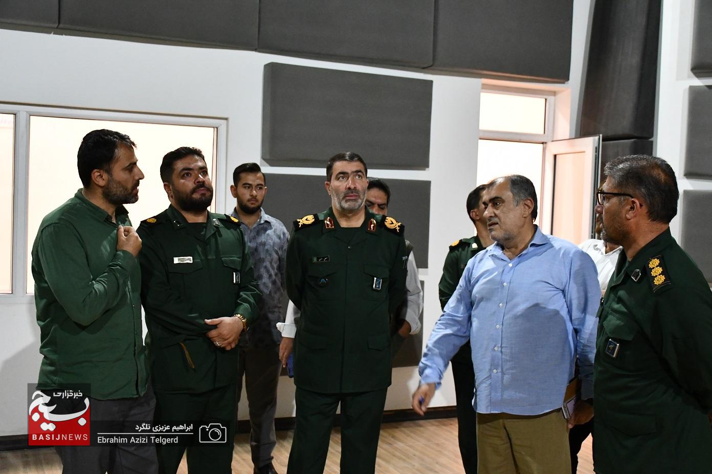 بازدید فرمانده سپاه فتح از مرکز آفرینش های هنری بسیج بازدید فرمانده سپاه فتح از مرکز آفرینش های هنری بسیج
